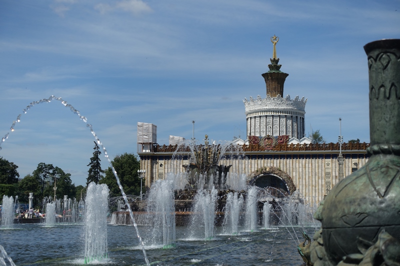 Fountain and Ukraine Pavilion, VDNKh Moscow Review