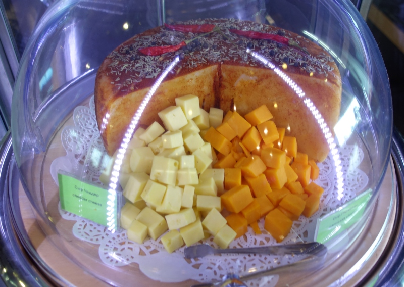 Cubed Cheese, DME Airport Lounge Review