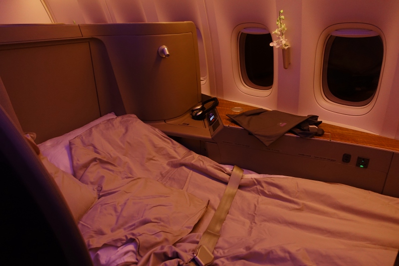 Cathay Pacific First Class: Extra Wide Seats / Beds