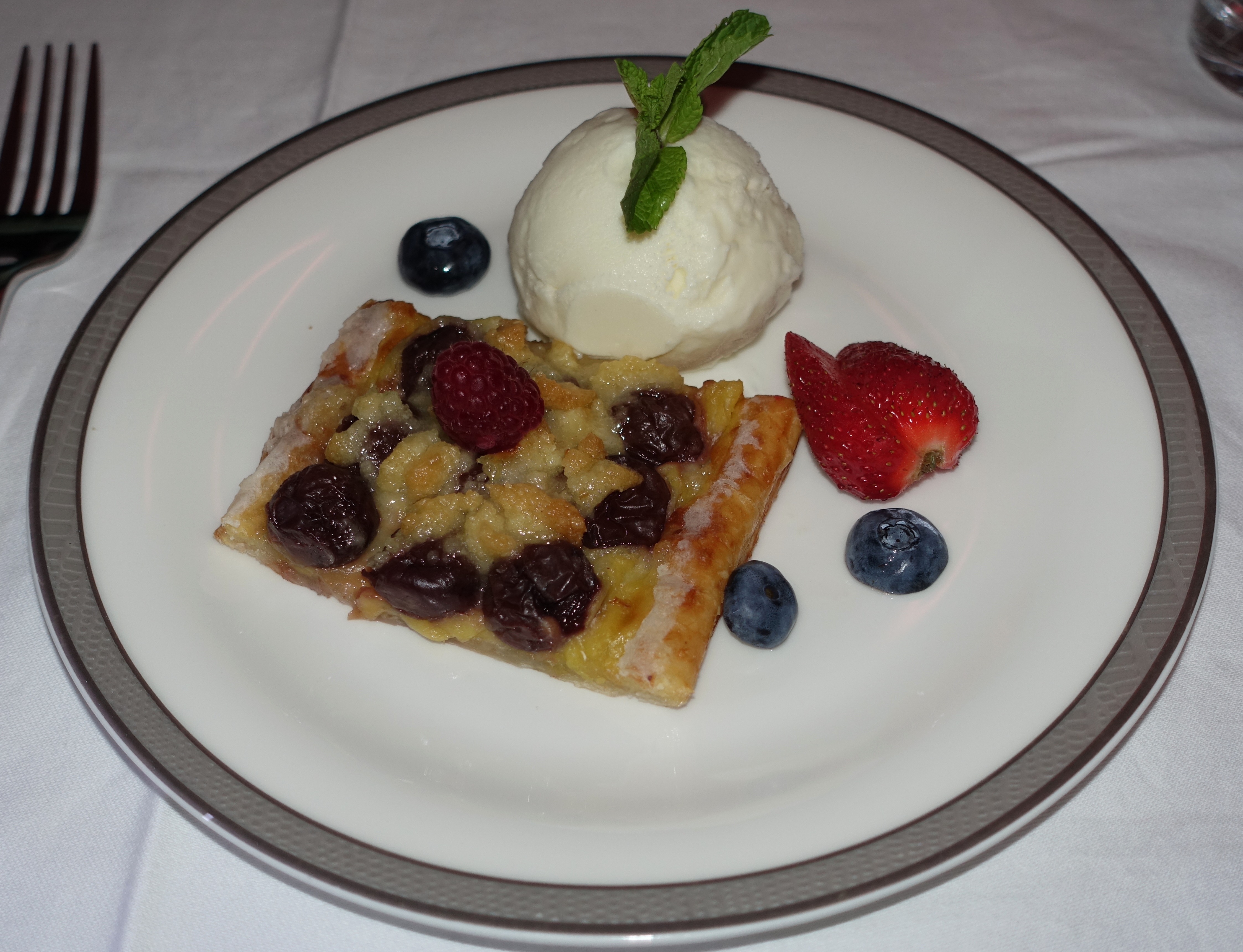 Cherry Streusel Cake with Vanilla Ice Cream, Singapore First Class Review