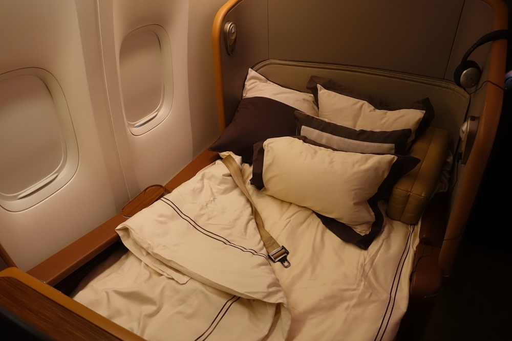 Singapore Airlines First Class Bed, 777 Review