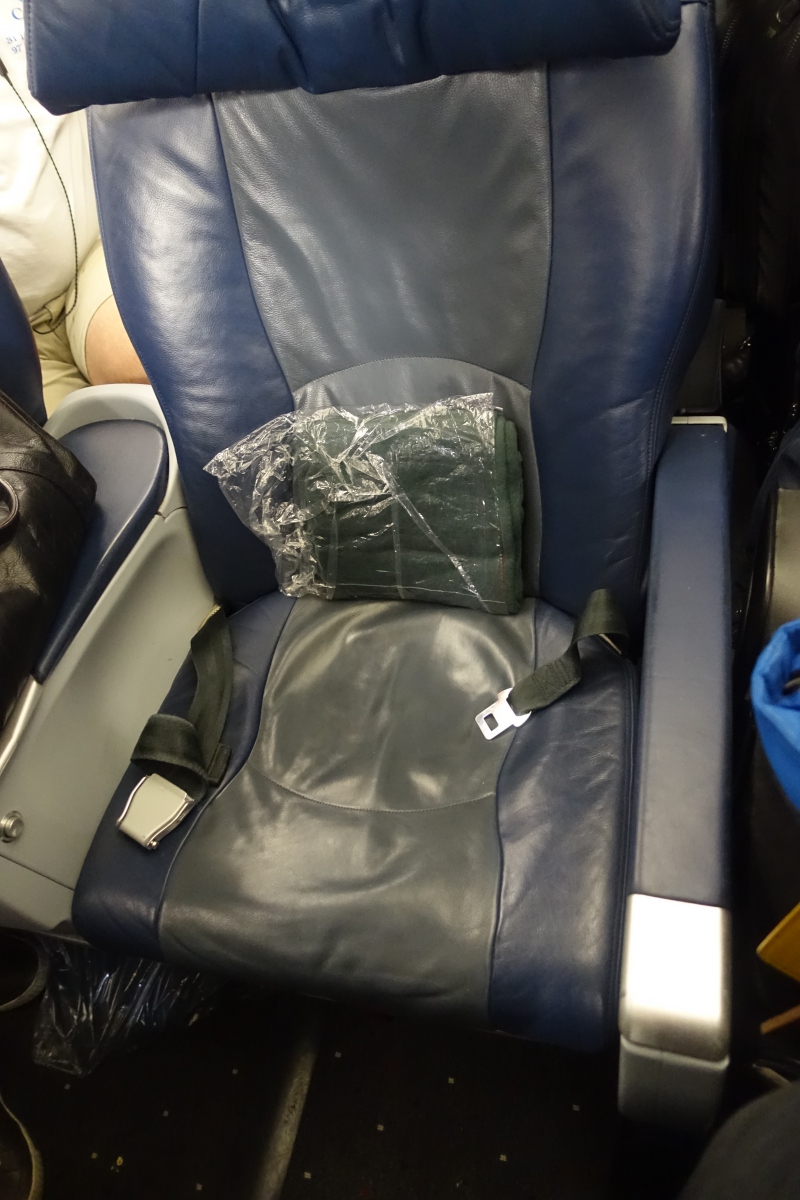 American Airlines Old A321 Recliner First Class Seat Review