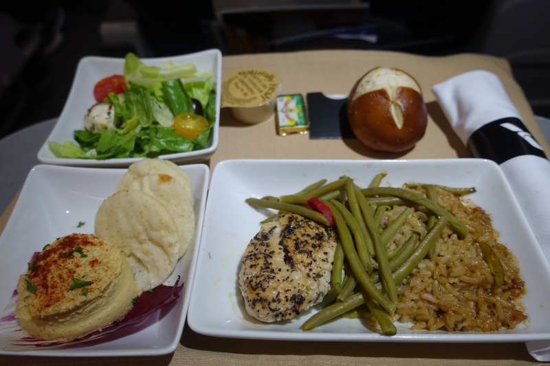 Review: American Airlines Old A321 First Class Meal, Dinner