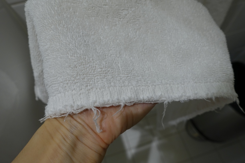 Threadbare Towel, Qantas First Class Lounge Shower Room Review