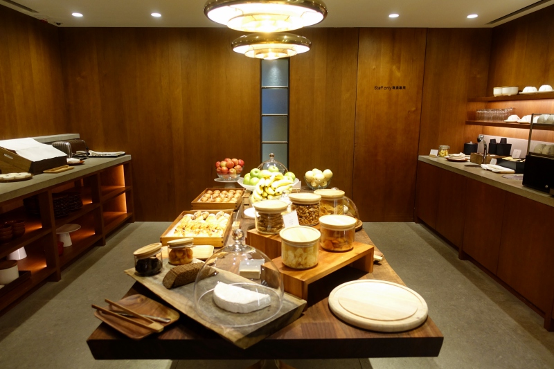 Self-Service Buffet, Cathay Pacific The Pier First Class Lounge Review HKG