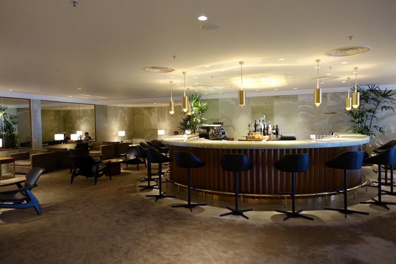 The Bar, Cathay Pacific The Pier First Class Lounge Review, HKG