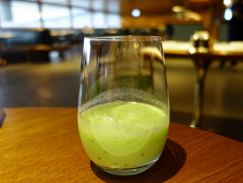 Kiwi Coconut Smoothie, Cathay The Pier First Class Lounge Review