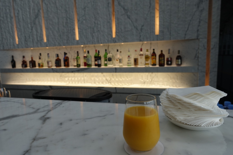 Mango Juice at The Bar, Cathay The Wing First Class Lounge Review