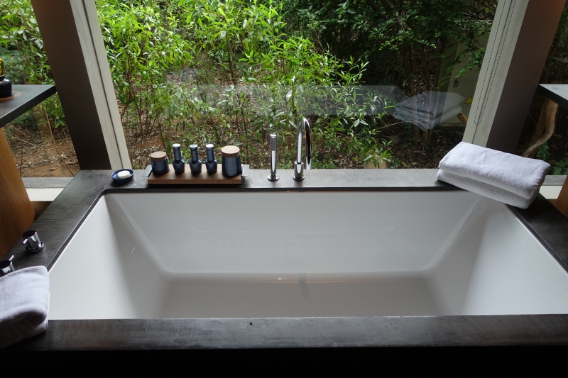 Soaking Tub, Amanoi Review