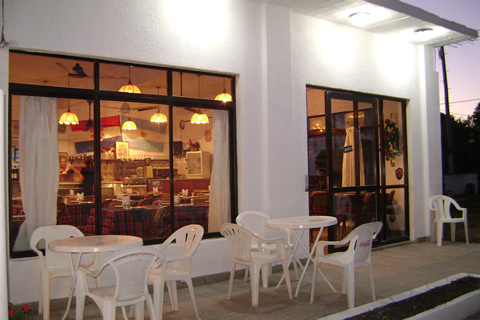 Outdoor seating at Makarska