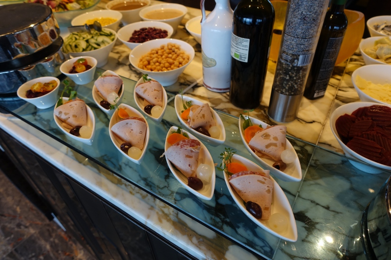 Evening Hors d'Oeuvres, Ritz-Carlton Hong Kong Club Lounge Review