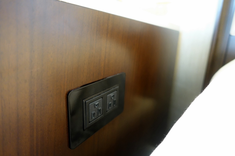 Power Outlets by Bed, Four Seasons Washington DC Review