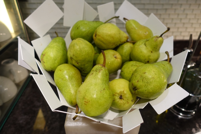 Fresh Pears, AMEX Centurion Lounge SFO Review