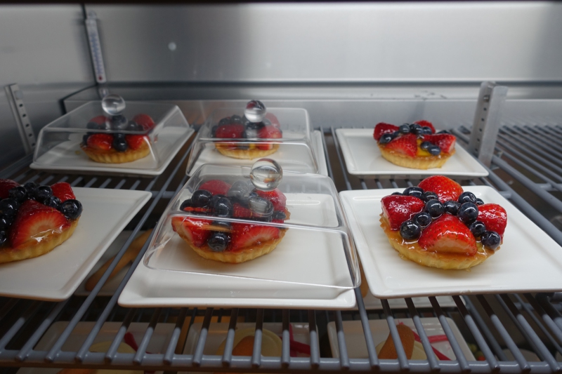 Fruit Tarts, Emirates Lounge JFK Review