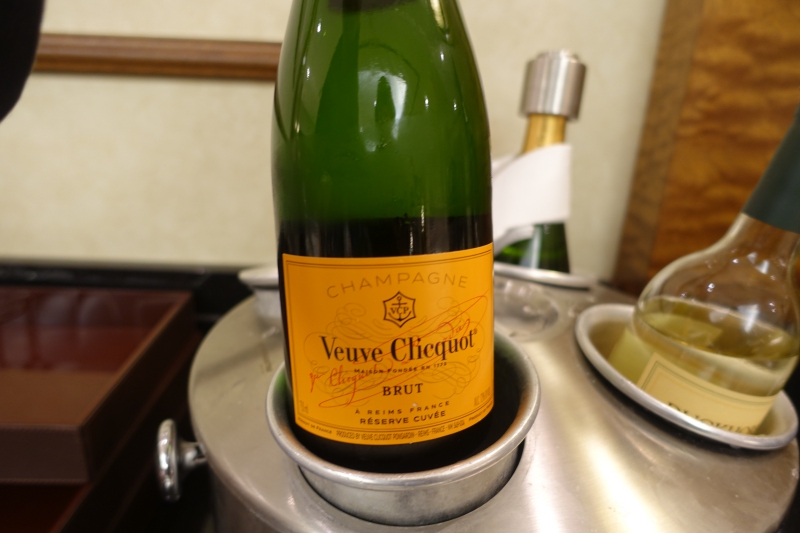 Veuve Clicquot Champagne, Emirates Lounge JFK Review