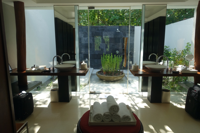 Park Pool Villa Bathroom, Park Hyatt Maldives Review