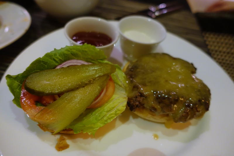 Kids' Menu Burger, Park Hyatt Maldives