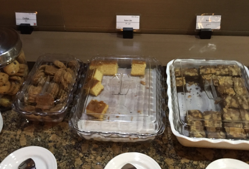 Cookies and Desserts, Male Business Class Lounge Review