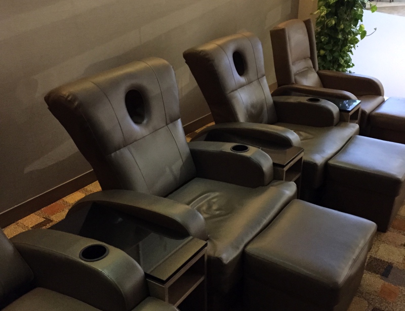 Lounge Chairs, Male Business Class Lounge Review