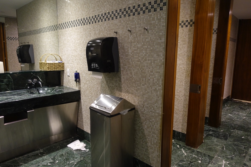 Women's Bathroom, British Airways Concorde Room New York JFK Review