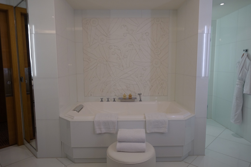 Prestige Suite Bathtub, Grand Hyatt Cannes Martinez Review