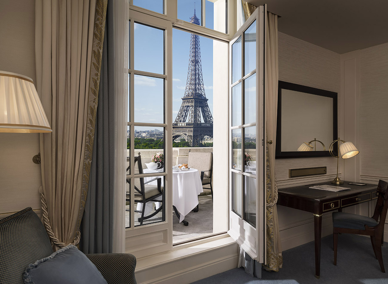 Shangri-La Paris: Terrace Eiffel Tower View Room