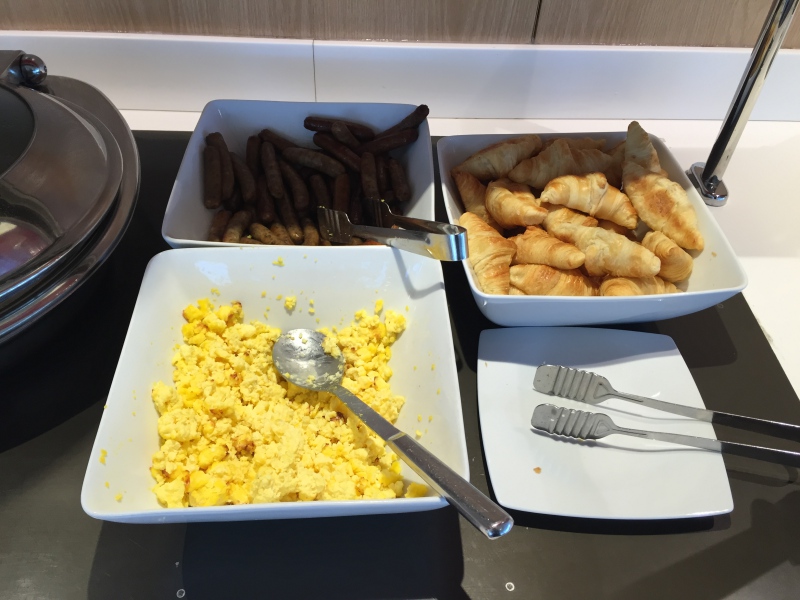 Scrambled Eggs and Sausages, Air France Lounge New York JFK Review