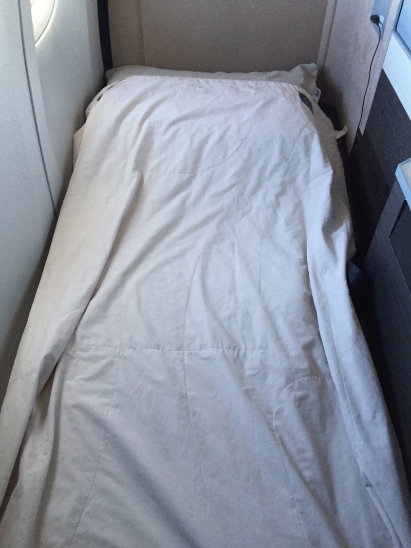 Japan Airlines 777-300ER Business Class Sky Suite Bed Review