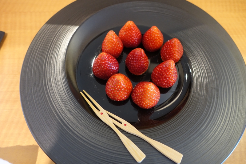 Fresh Strawberries Welcome Amenity, Mandarin Oriental Tokyo Review