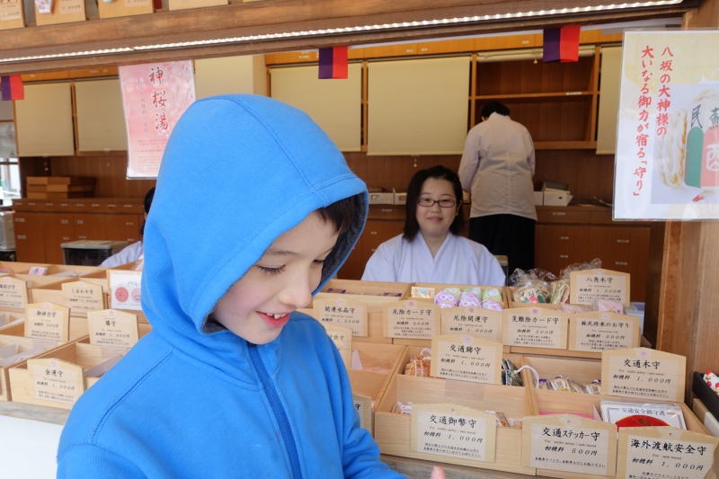 Go to the Attendant to Pay and Receive Your Fortune, Japan