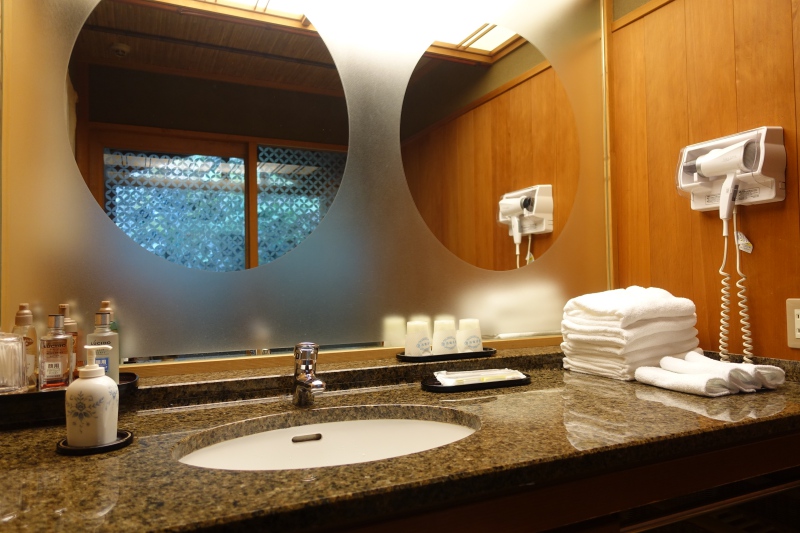 Sink and Vanity, Hatsune Room, Nishimuraya Honkan