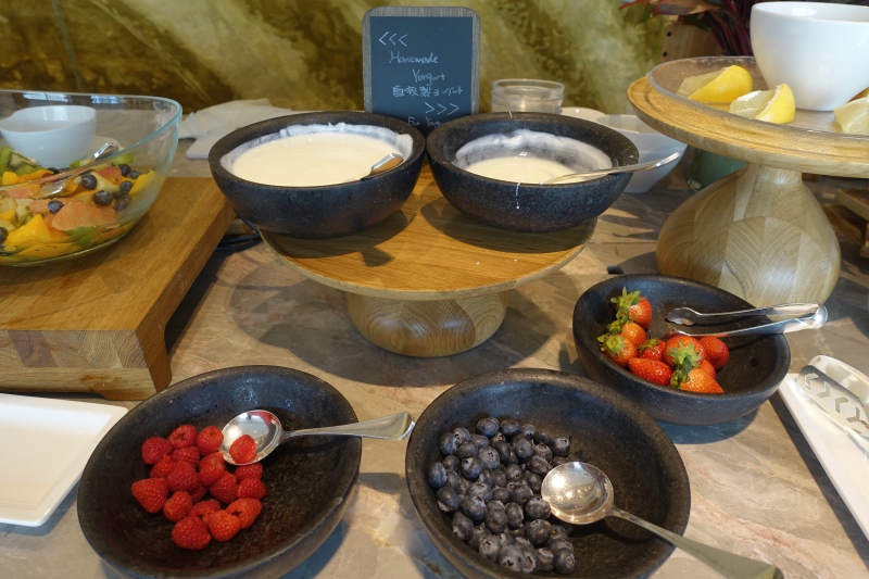 Berries and Yogurt, Four Seasons Tokyo Breakfast