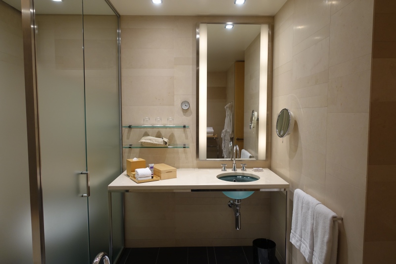 Four Seasons Tokyo Bathroom Vanity