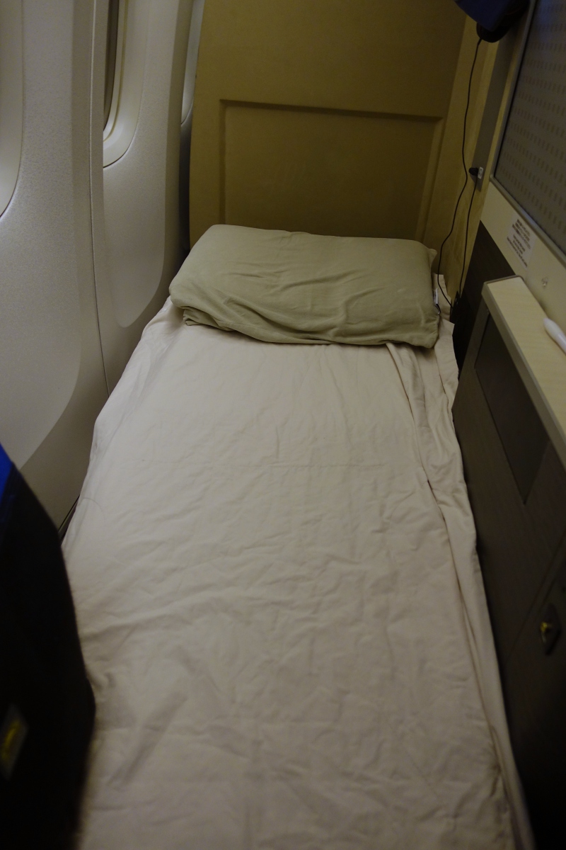 JAL Sky Suite Business Class Bed Review