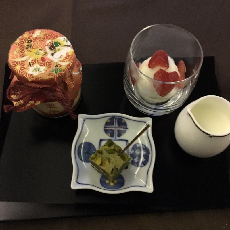 Japanese Dessert: Ice Cream, Pudding, Pistachio Cake, JAL First Class Review