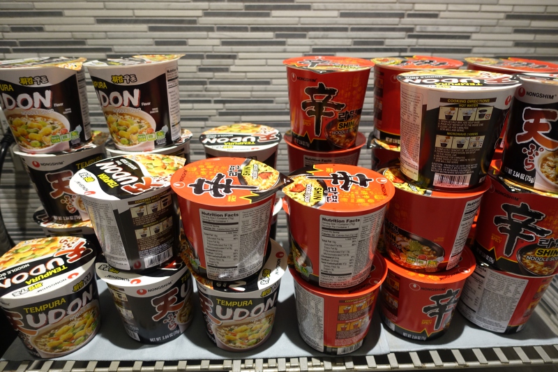 Instant Noodles, Korean Air Lounge LAX Review