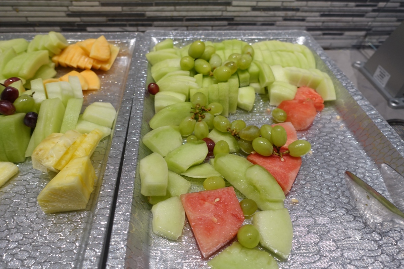 Fresh Fruit, KAL Lounge LAX Review