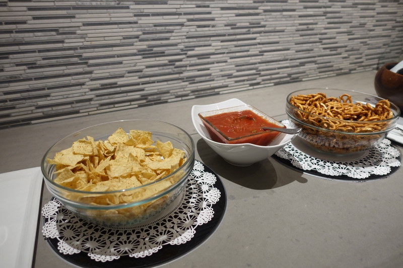 Chips and Salsa, Korean Air Lounge LAX Review