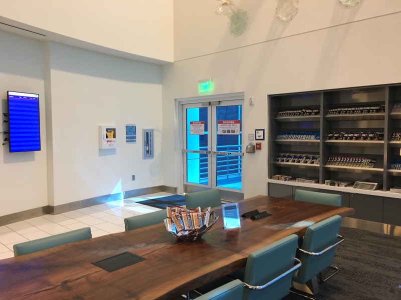 Delta Sky Club Seattle: Communal Table with Power Outlets