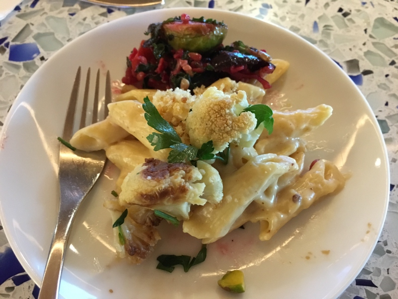 Beecher's Mac and Cheese and Salads, Delta Sky Club Seattle Review