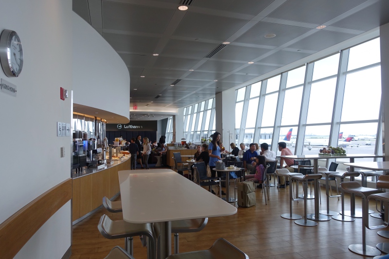 JFK Lufthansa Business Class Lounge Review