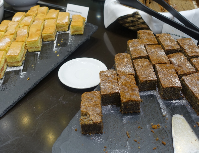 Cakes, Jet Lounge, Vienna Airport Review