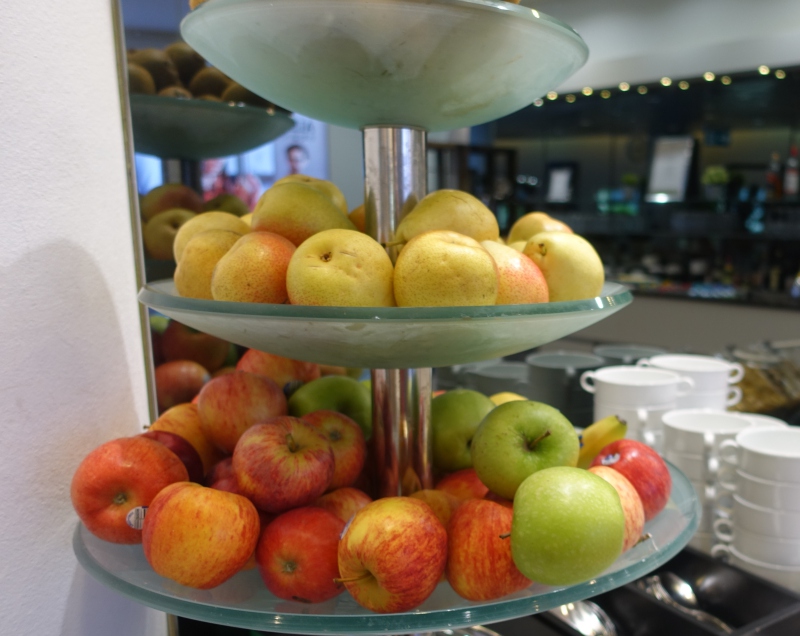 Whole Fresh Fruit, Jet Lounge Vienna Airport Review