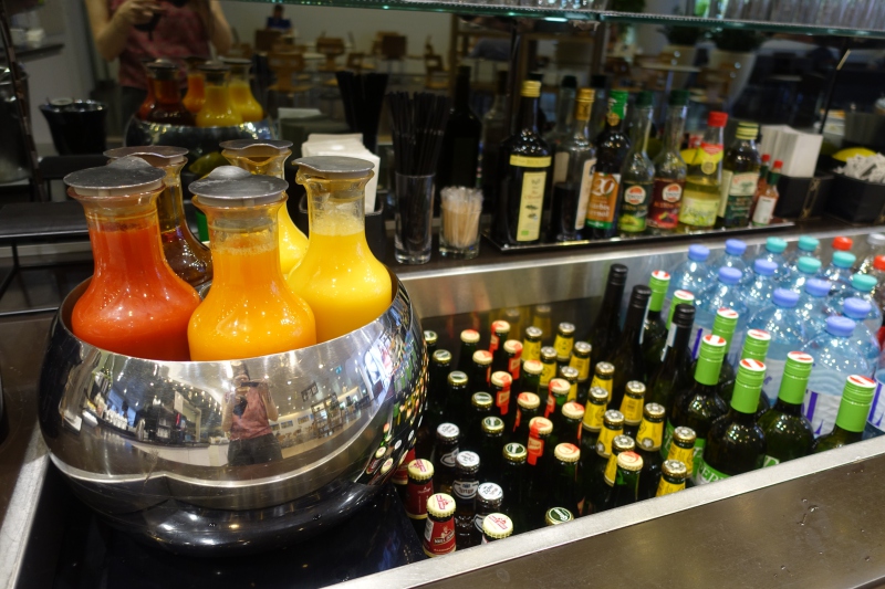 Juices and Drinks, Jet Lounge Vienna Airport Review