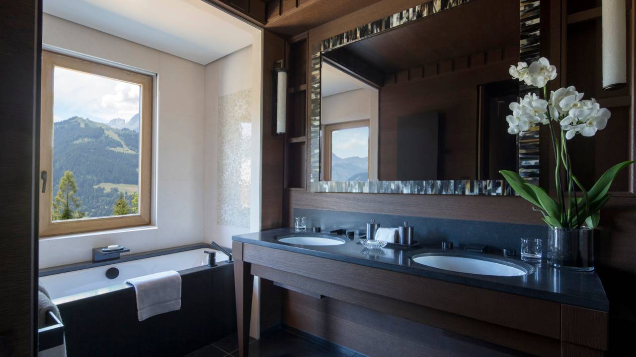 Deluxe Room Bathroom, Four Seasons Megeve Ski Resort