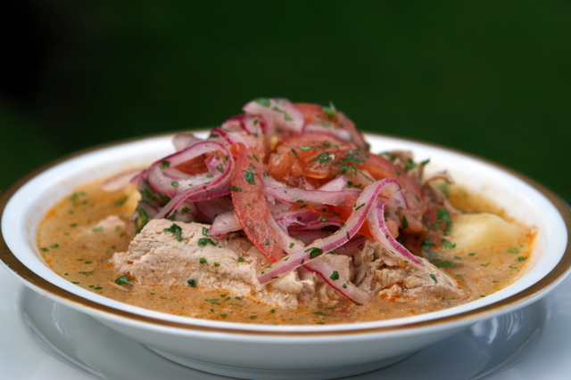 Encebollado de pescado