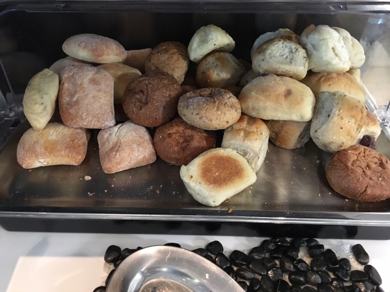 Bread Rolls, SWISS Lounge Review, JFK