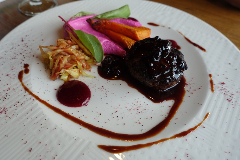 Venison with Beet Farmer's Cheese, Taste to Eat (Vkus Est) Review