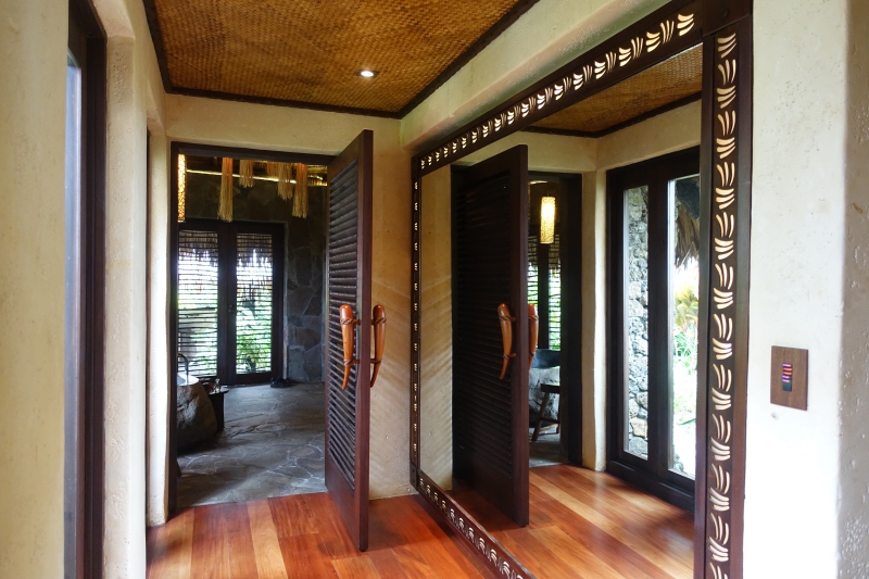 Laucala Plantation Villa: Mirrored Hall to Bathroom