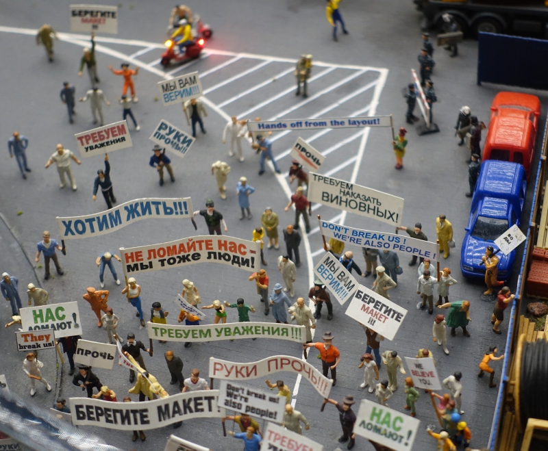 Grand Maket Rossiya: Protest by the Mini Figures